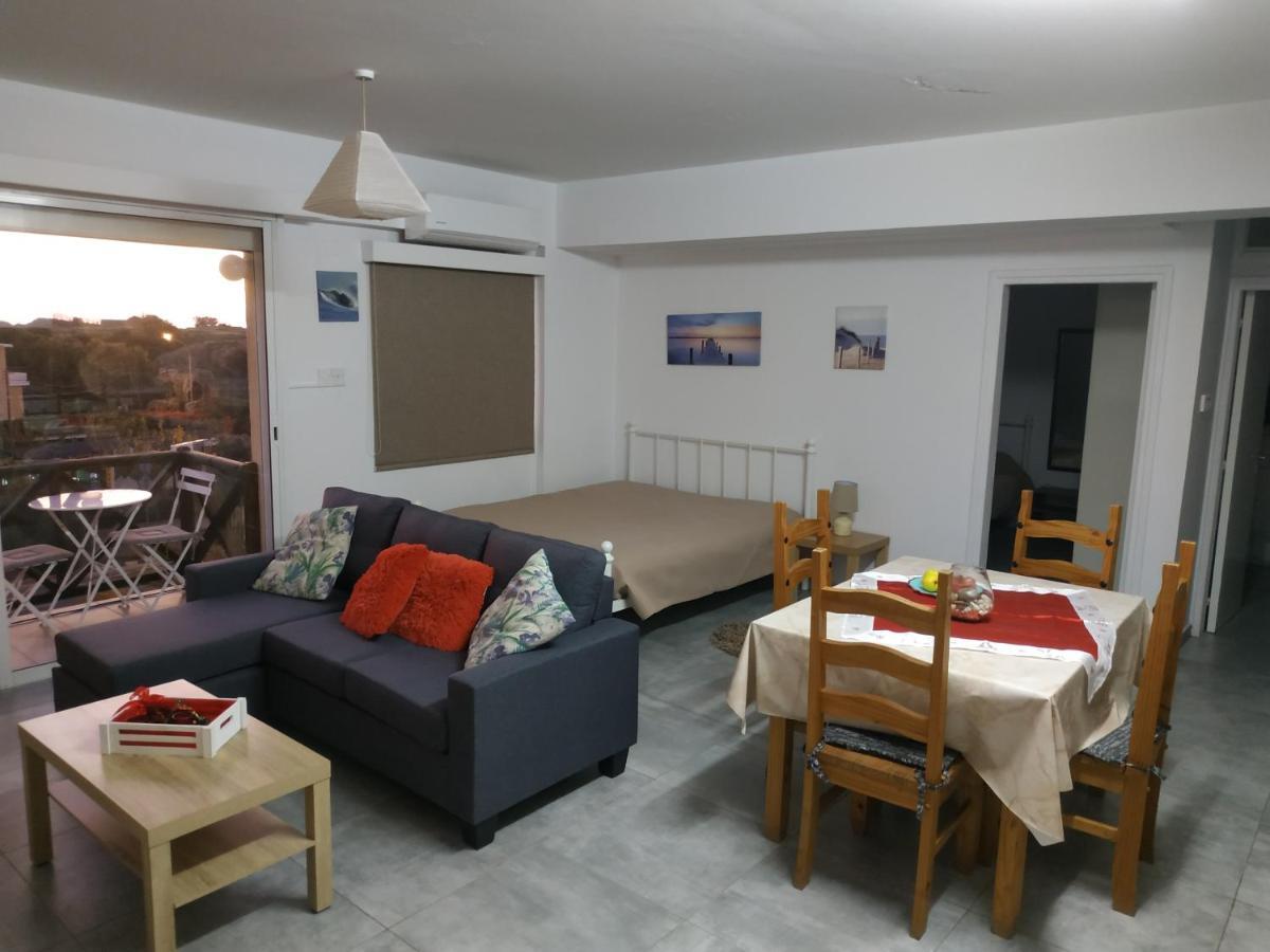 Adonis Apartment Paphos Exterior foto